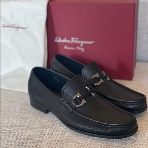 Salvatore Ferragamo Black Grandios Gancini Pebbled Loafers